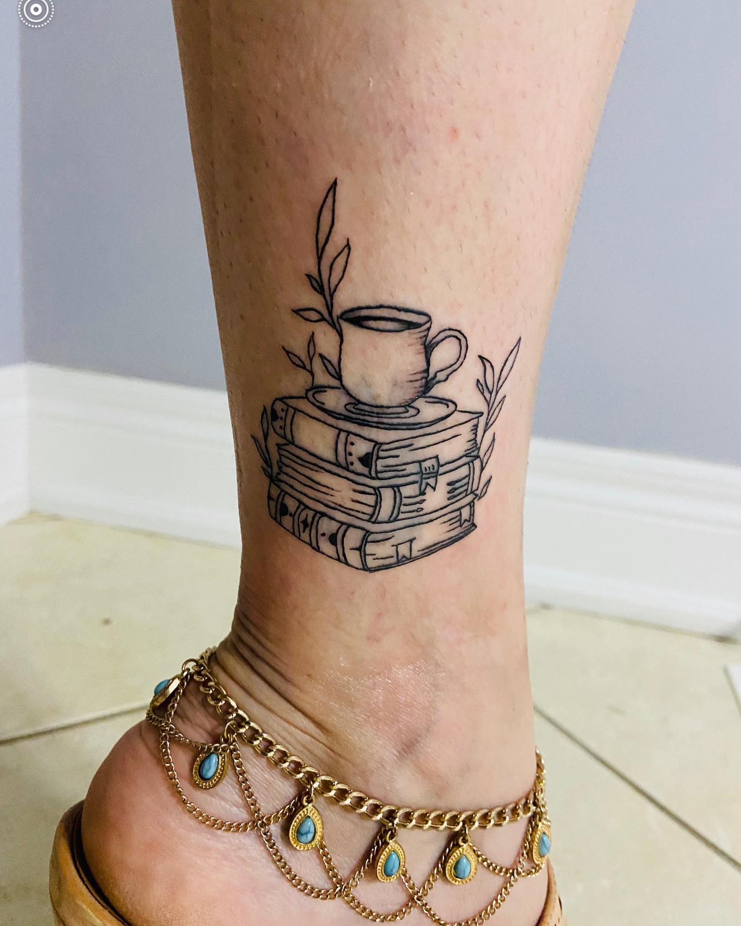 Some women love to read and are true bookworms. Does this sound like you? If you tend to read often and you fancy buying new books over and over again, this ankle inspo is for you. Show that you’re a smart lady, and everyone will admire your style.