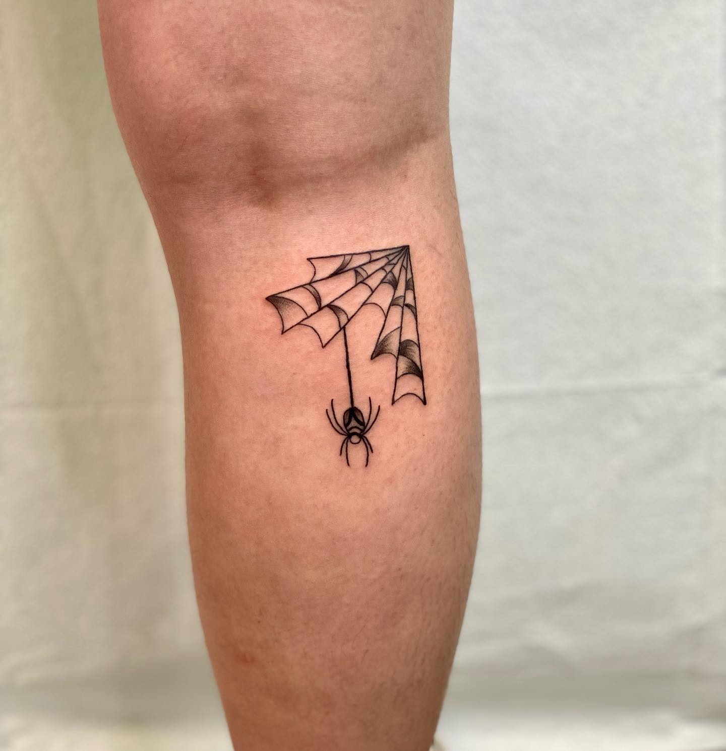 Show that sometimes hanging by a thread and staying stuck in a given situation doesn’t have to be too bad. If you’re an optimist, this tattoo will suit you.