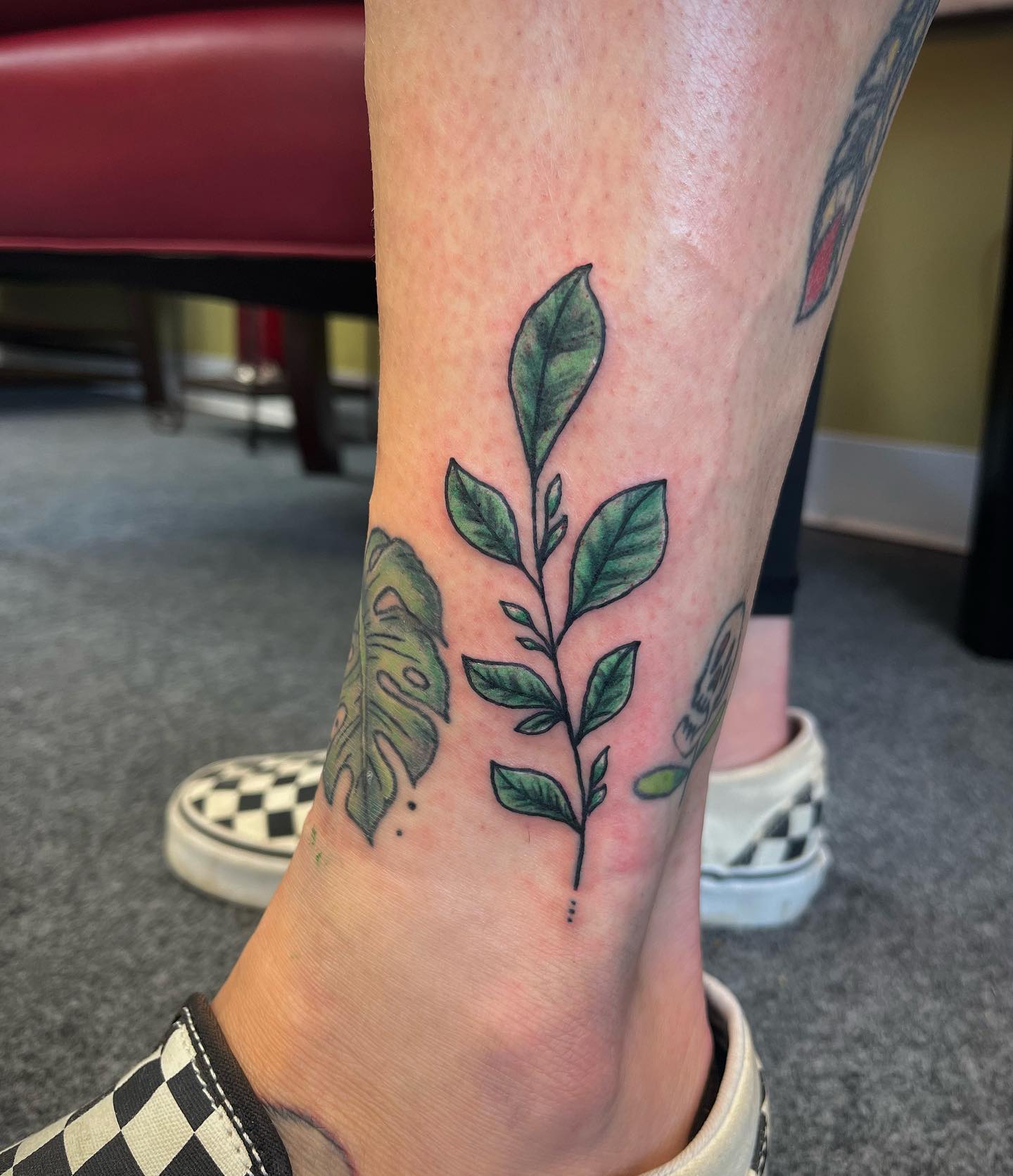 Dark green leaves will make you stand out from the crowd even if it is placed on your ankle. If you are a nature lover, you should try it out, for sure.