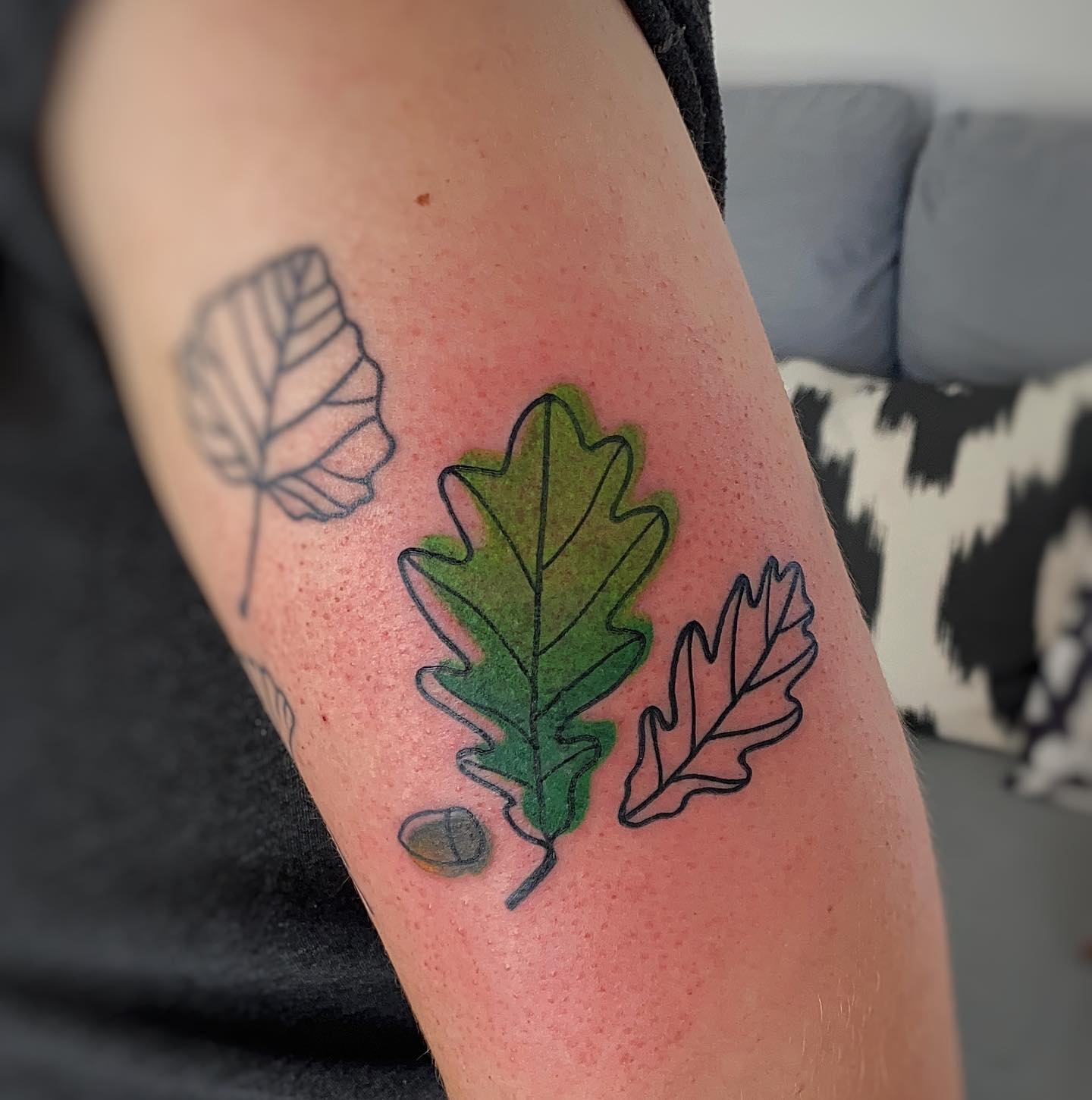 There are different types of leaves and it is hard to choose which one to get as a tattoo. In the design above, you can bring different tattoos together and look amazing!