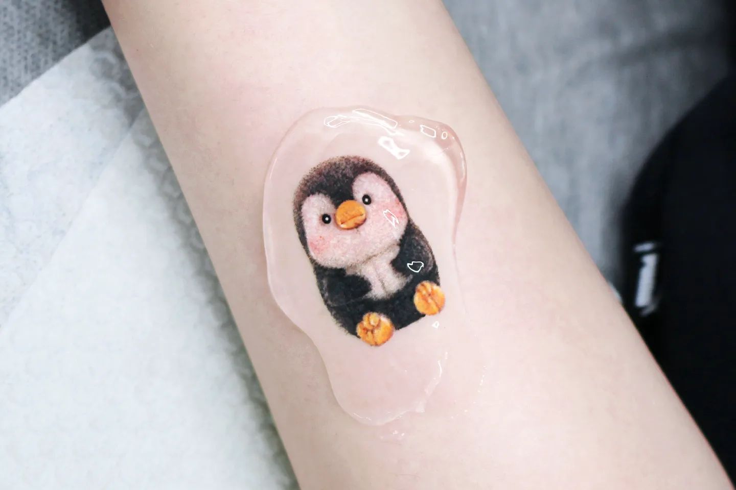 Do you like Korean vibes in anything? If you do, you can show your love in your penguin tattoo. Give this tattoo above a shot.