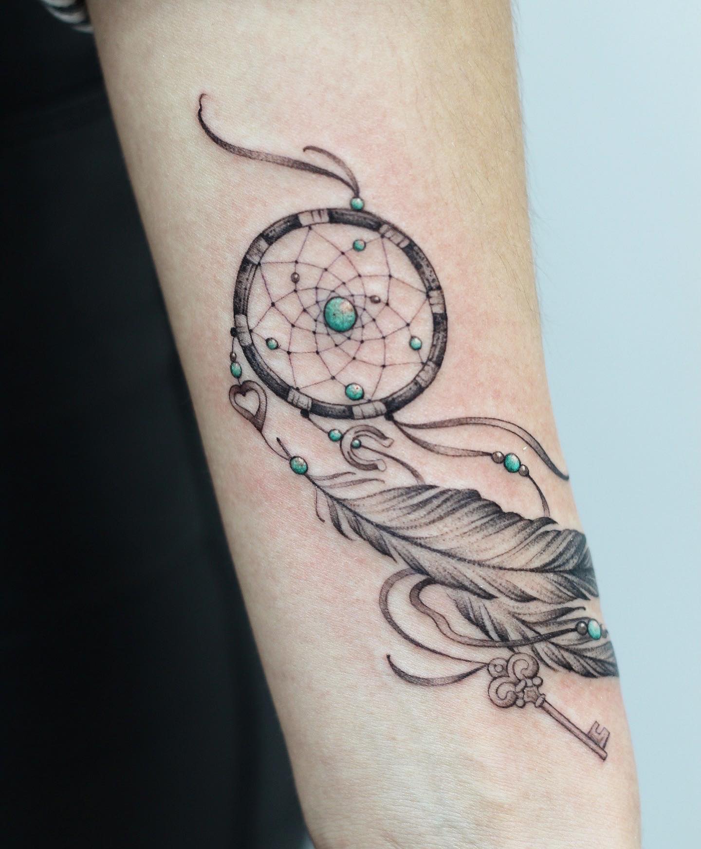 Green color represents freshness and growth and it is a great color to add to your beautiful dream catcher tattoo! Plus, if you want to decorate the feathers of it, a key, heart and magnet are great. These decorations represent the protection of the dream catcher since it keeps bad dreams away. 
