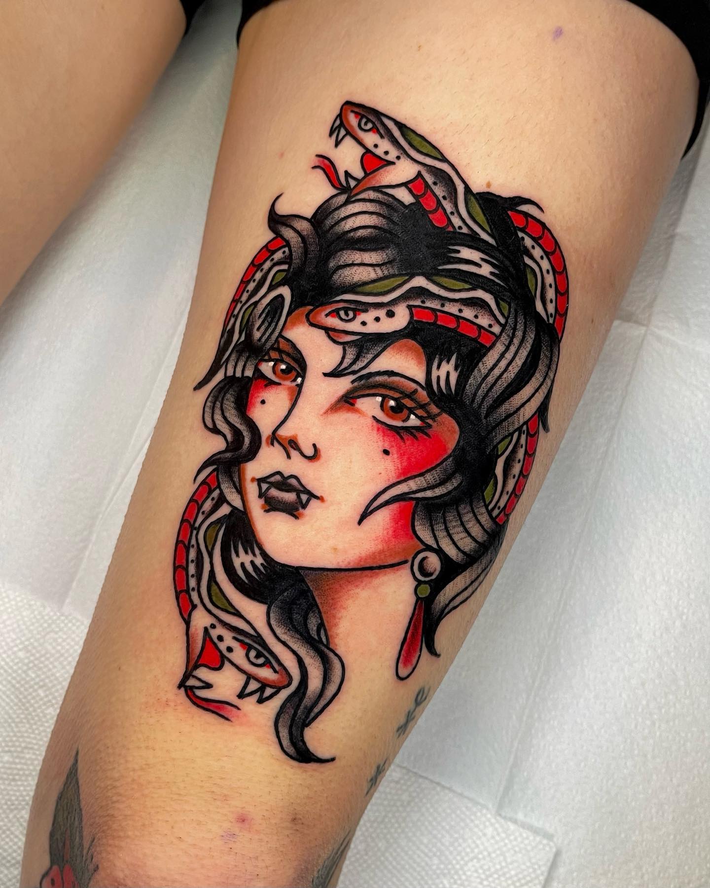 In this traditional Medusa tattoo, she is depicted as evil because of her vampire teeth. One of the meanings of Medusa tattoo is evolving from being considered as something evil to being considered as a survivor. So, let's show this transformation.