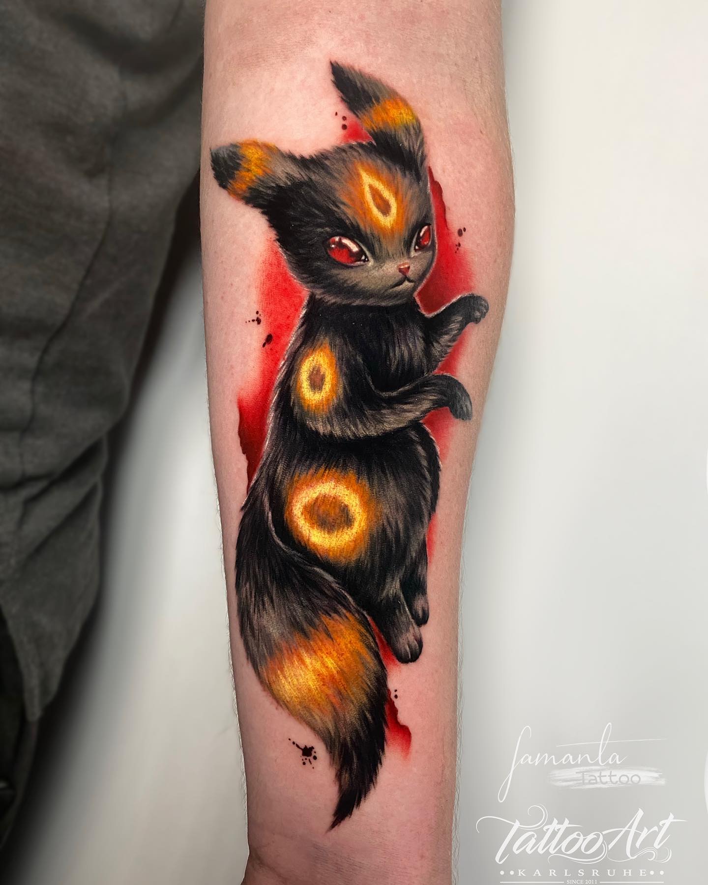 How about cats? Umbreon is based on a cat and he is the evolved form of Eevee, who is a Pokemon that can evolve into many forms depending on their primary stats. Let's get a tattoo of this classy cat.