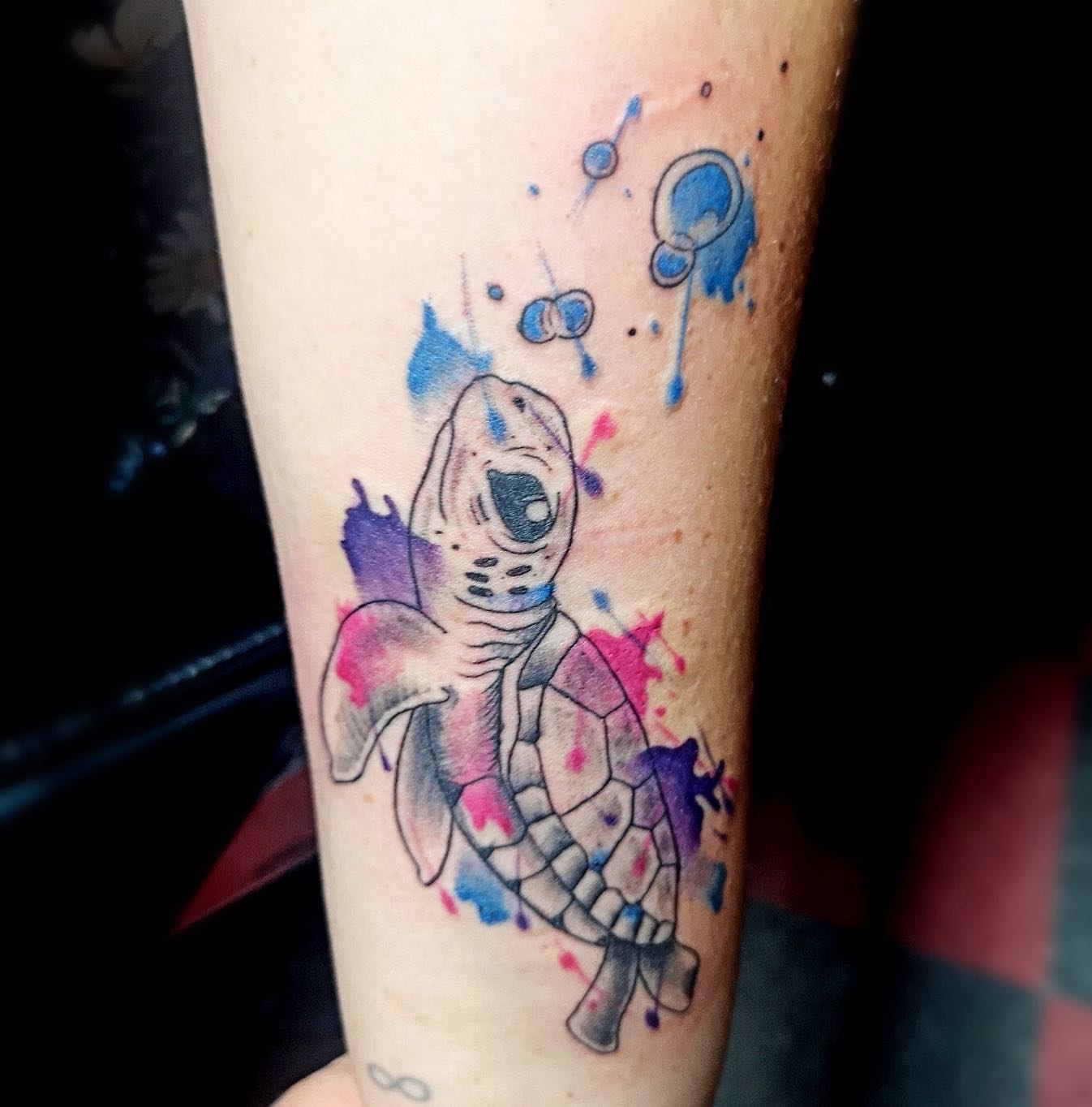 The color splash effect is so unique that it feels like you splash colors randomly to the tattoo. It's a really great way to show off the turtle, and it adds a lot of personality to the tattoo.